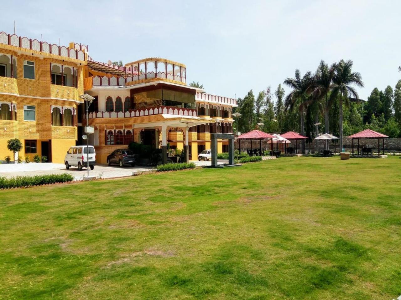 Rishika Clarks Inn Udaipur Exterior photo